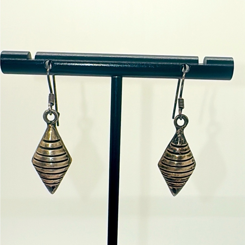 Mexico 925 Sterling silver pierced earrings. Vintage.​​